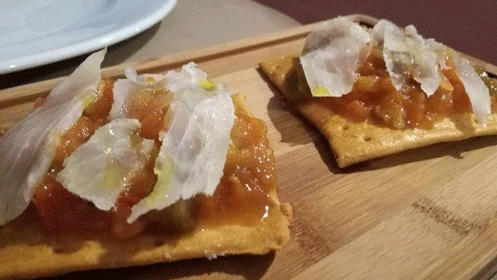Menú de arroz a la leña con entrantes, postre y bebida.